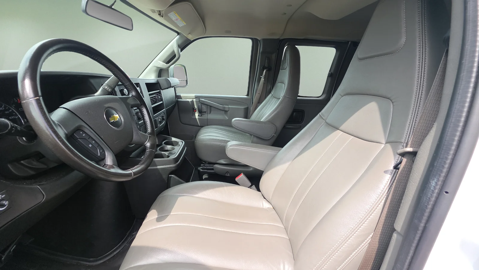 Used 2020 White Chevrolet LS image 16