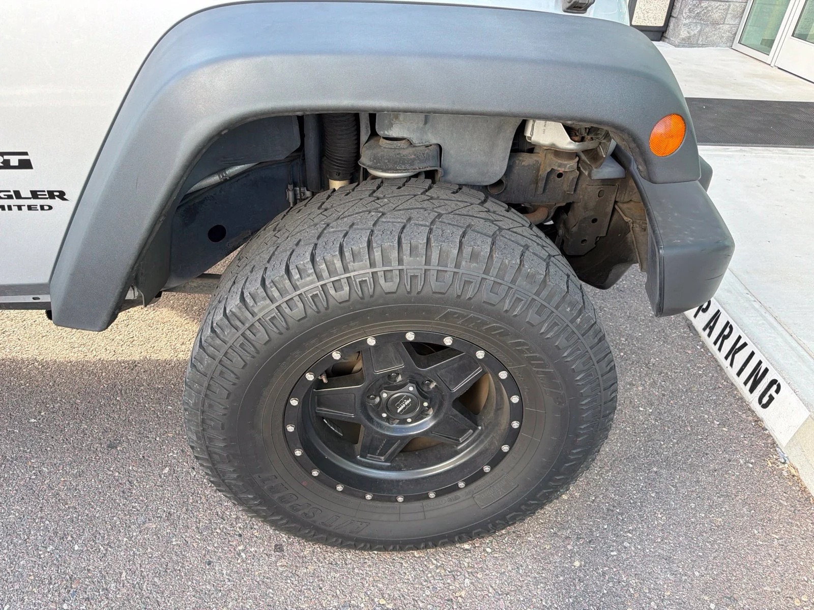 Used 2015 Silver Jeep Unlimited Sport image 8