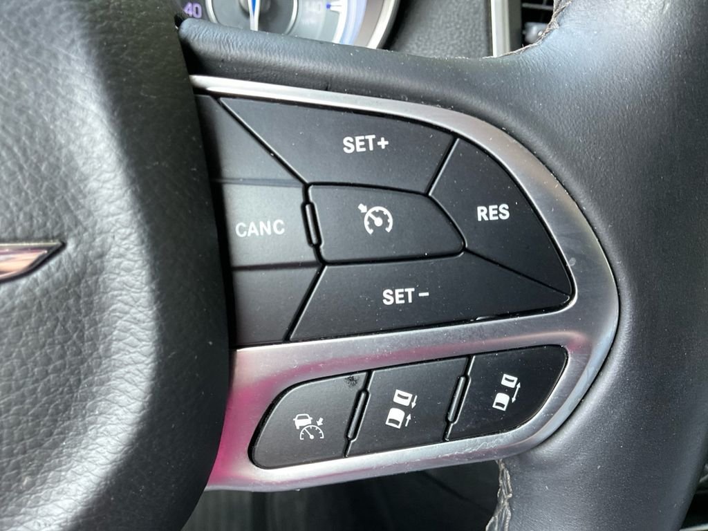 Used 2018 Gray Chrysler Limited image 37