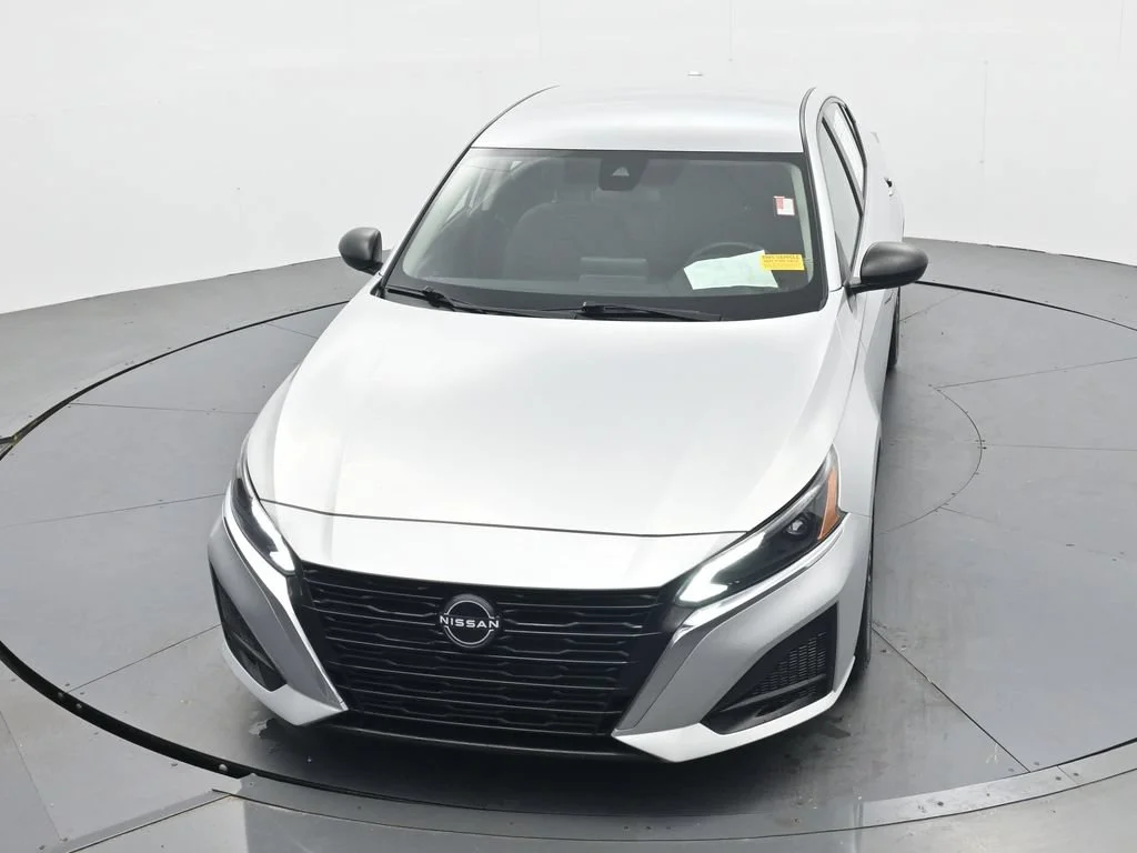 Used 2024 Silver Nissan 2.5 SV image 21