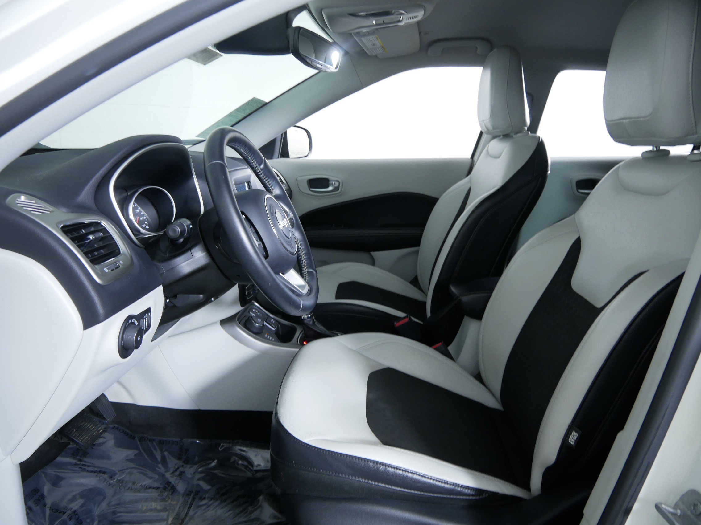 Used 2017 White Clearcoat Jeep Latitude image 21
