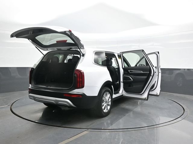 Used 2022 White Kia LX image 29