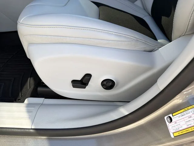 Used 2021 Beige Jeep Latitude Plus image 19