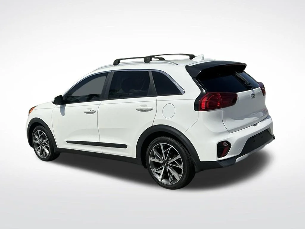 Used 2020 White Kia Touring image 6