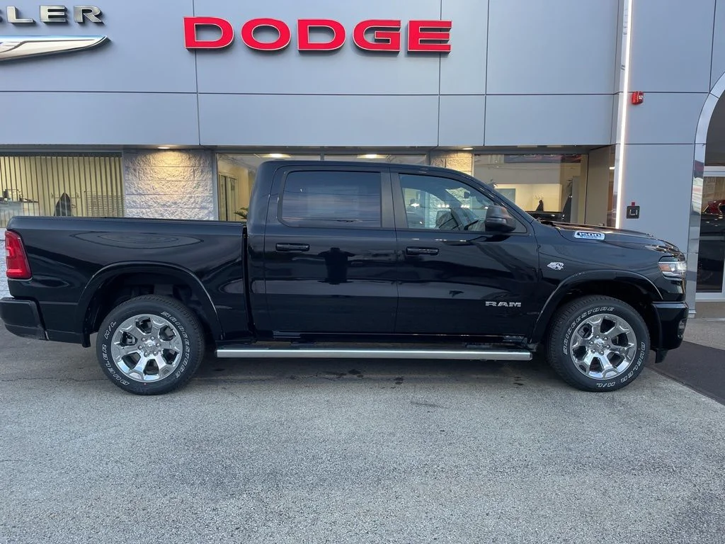 New 2026 Diamond Black Crystal Pearl-Coat Exterior Paint RAM Big Horn/Lone Star image 7