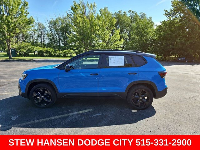 2025 Volkswagen Taos SE Black