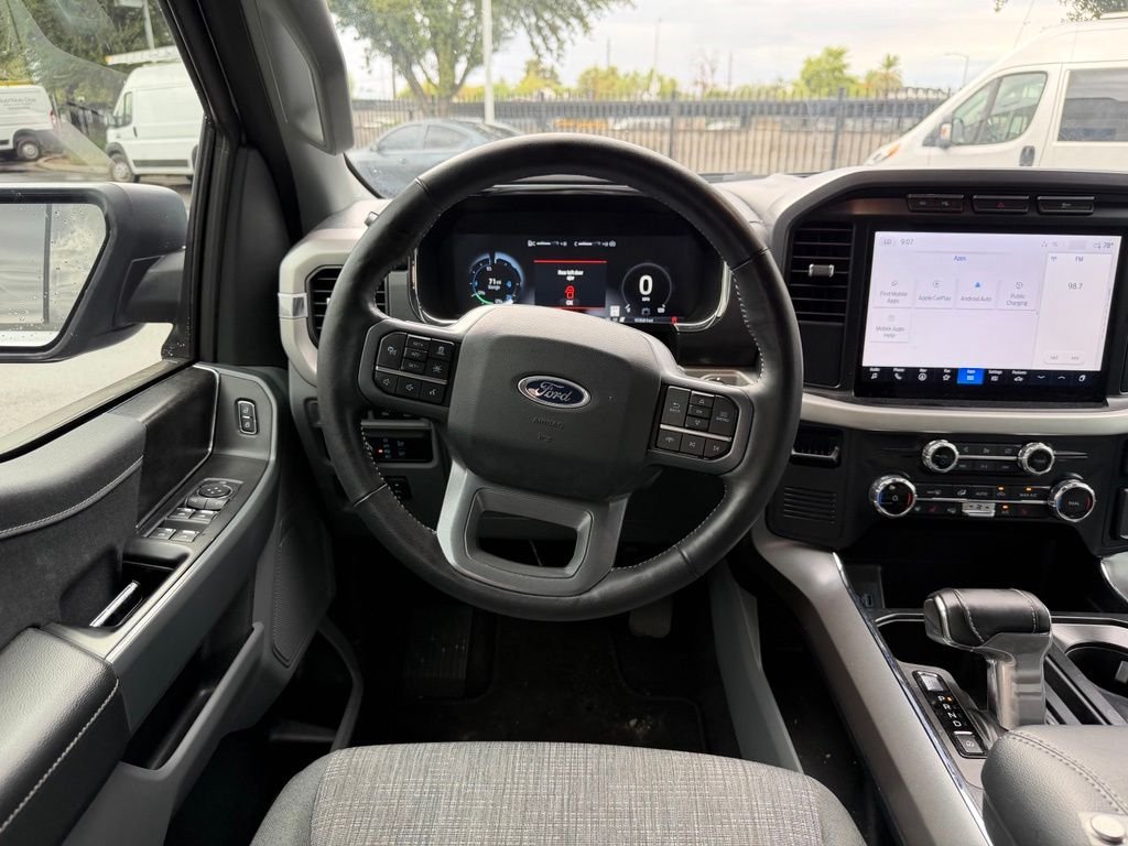 Used 2023 Silver Ford XLT image 7