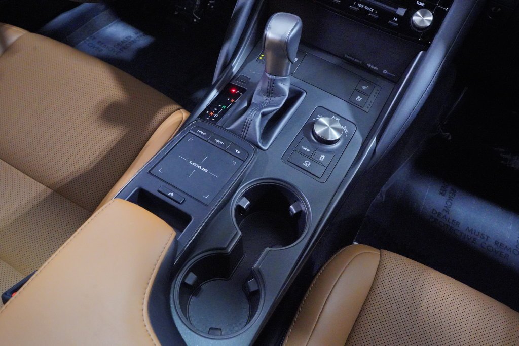 Used 2022 White Pearl Lexus 300 image 17