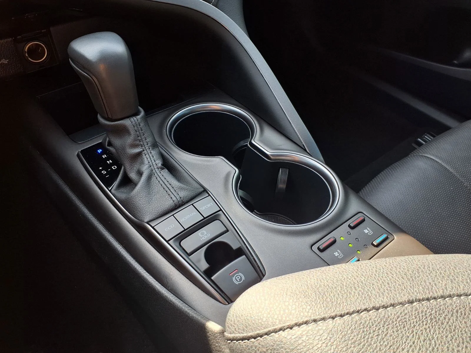 2024 Toyota Camry XSE - Photo 14