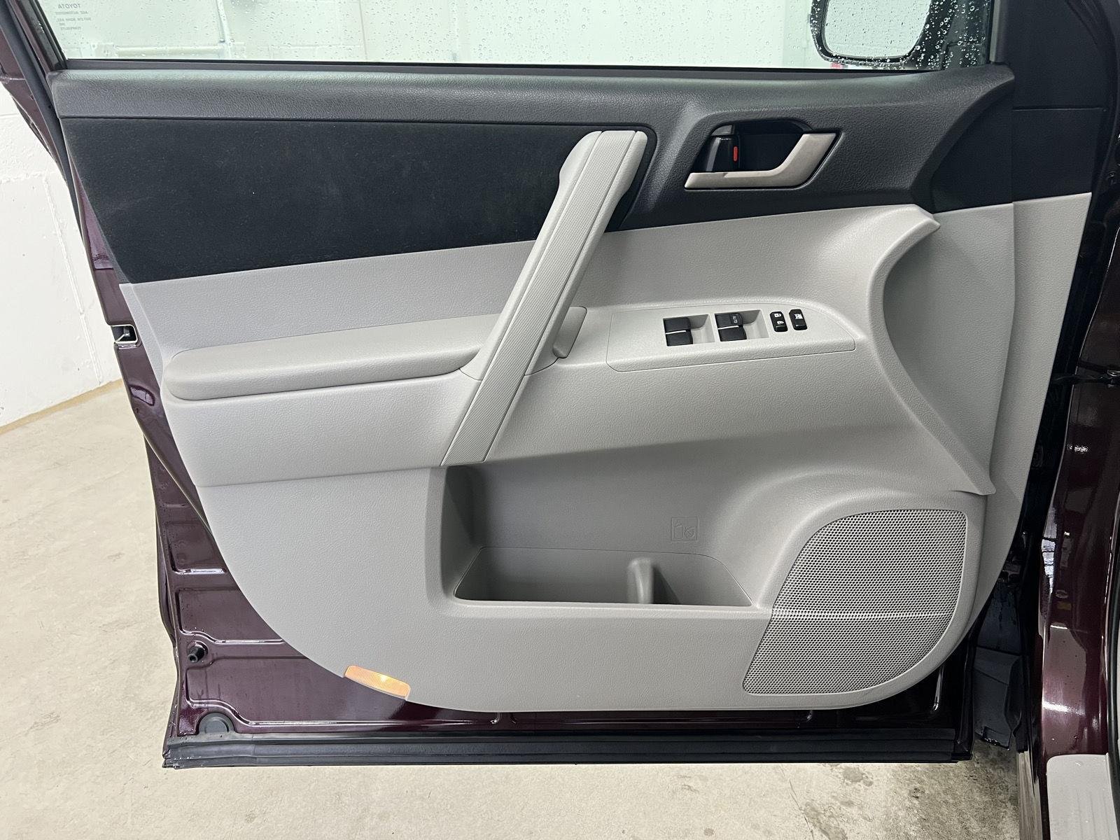 Used 2011 Sizzling Crimson Mica Toyota Base image 11
