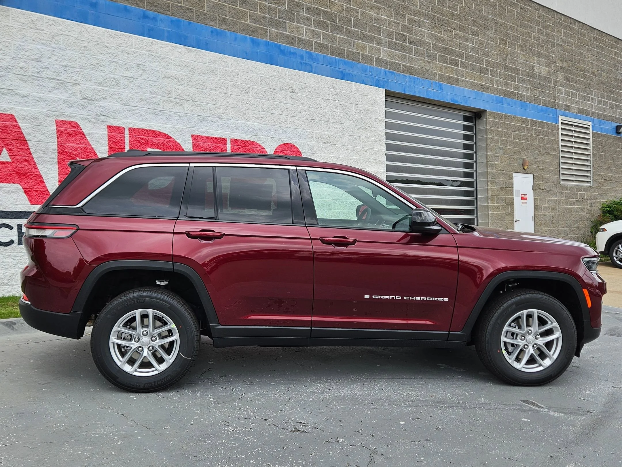 2026 Jeep Grand Cherokee Laredo - Photo 8