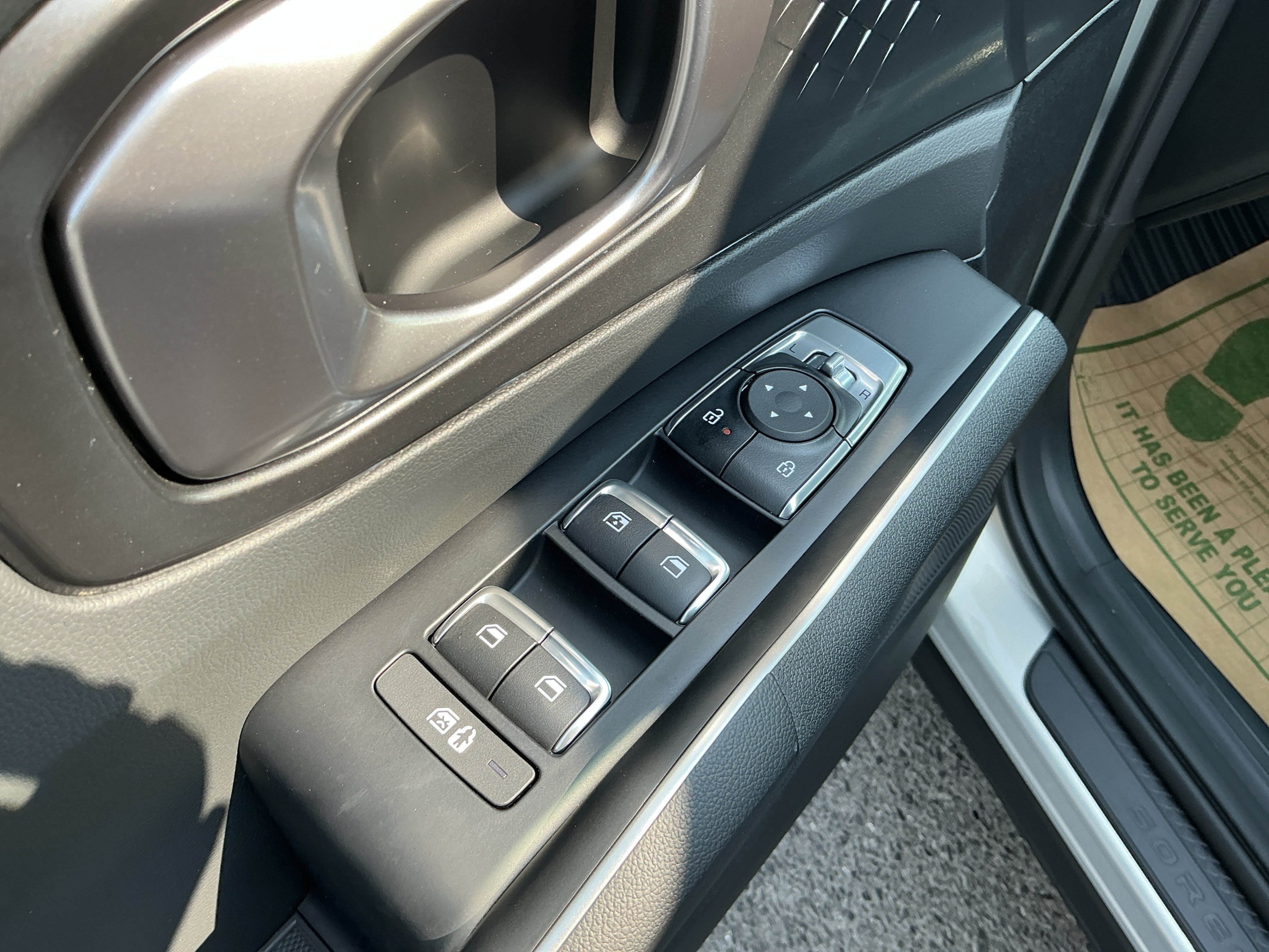 New 2026 Ivory Silver Kia S image 13