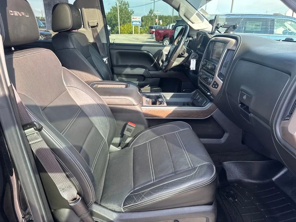 Used 2017 Black GMC Denali image 32