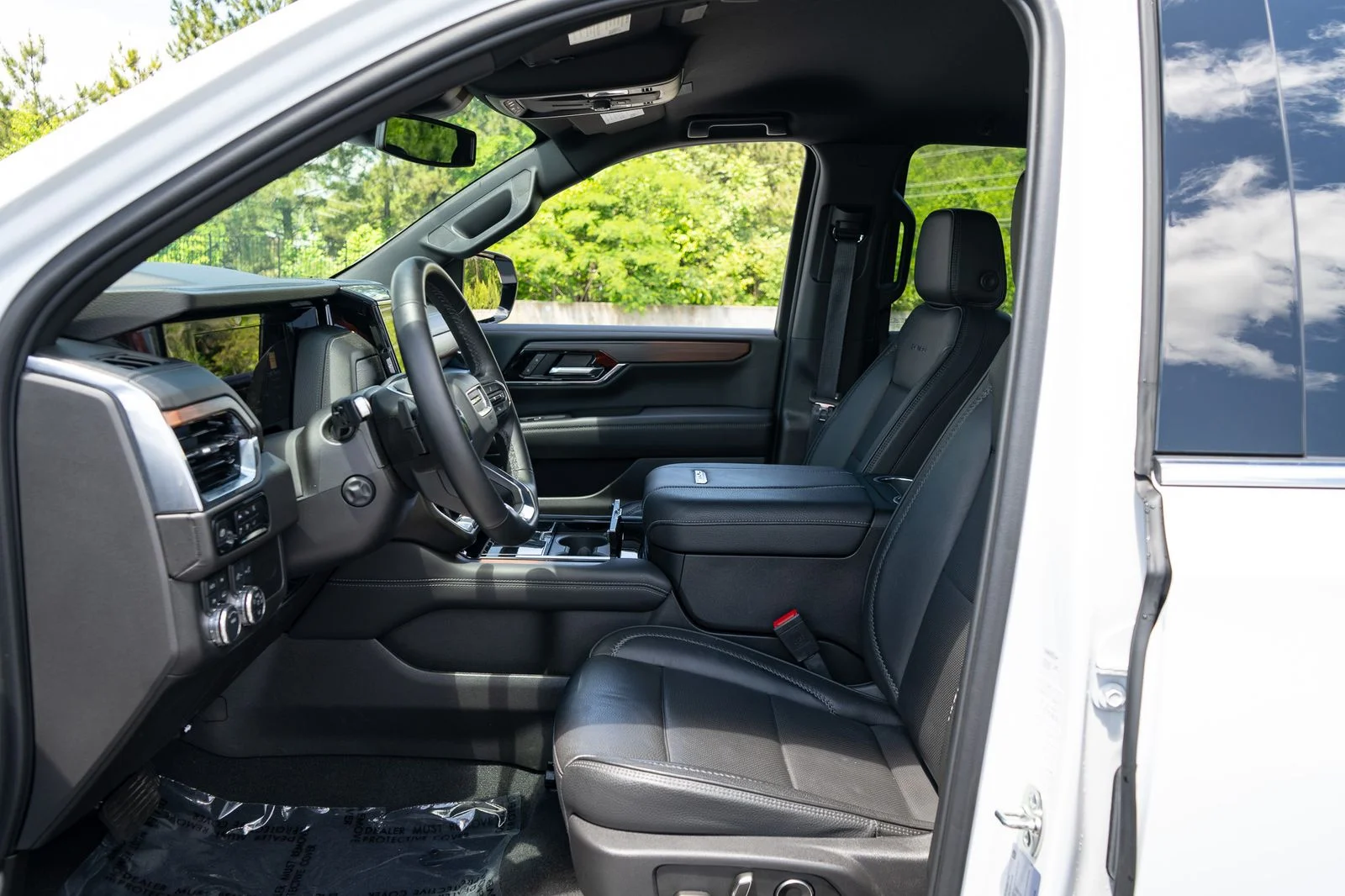 Used 2025 White GMC Denali image 14