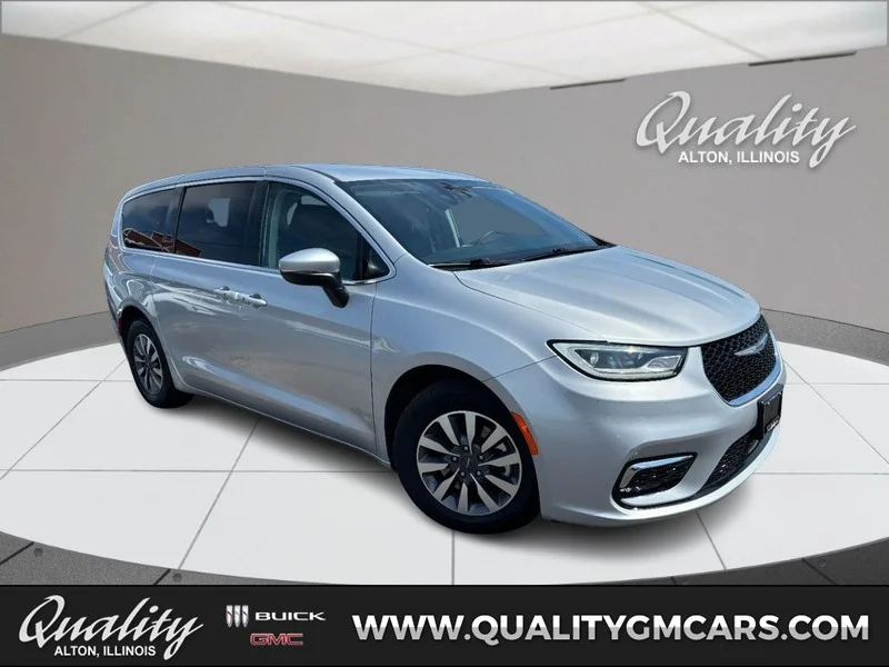 2023 Chrysler Pacifica Hybrid for sale at Quality CDJR
