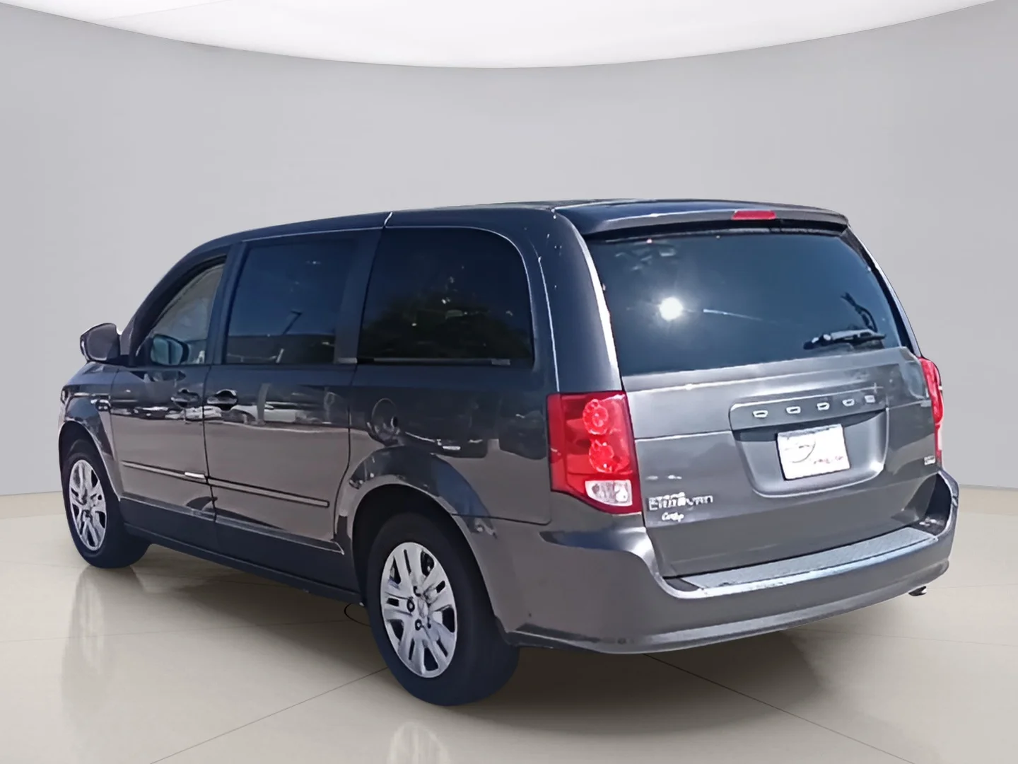 Used 2015 Gray Dodge SE image 3