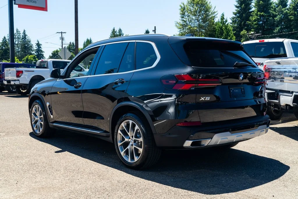 Used 2026 Black BMW xDrive40i image 4