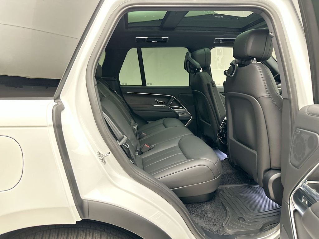 New 2027 Fuji White Land Rover SE image 7