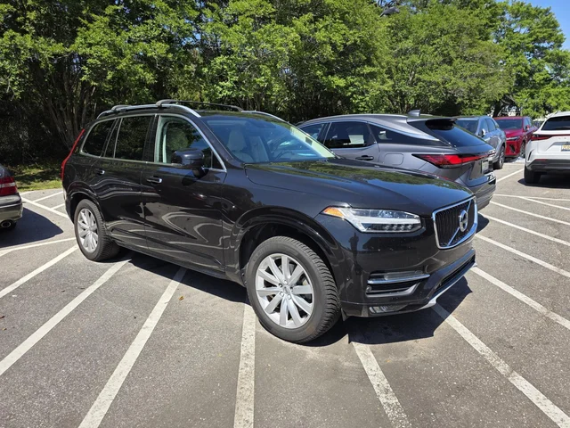 2017 Volvo XC90 T6 Momentum