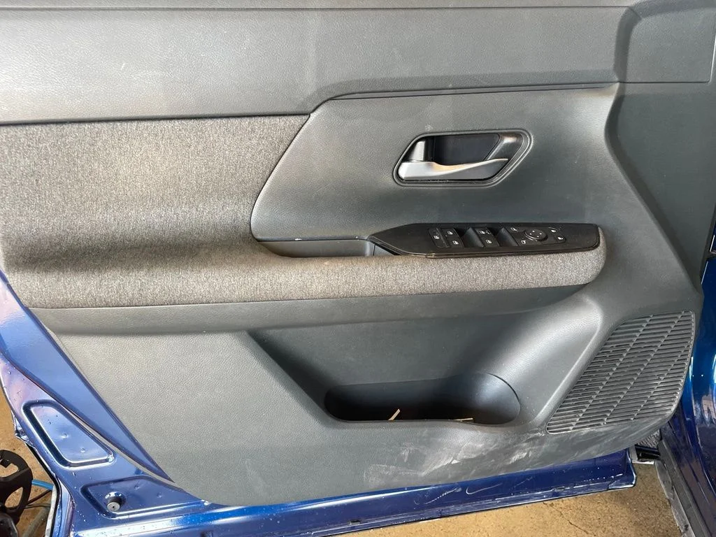 Used 2025 Blue Nissan SV image 9