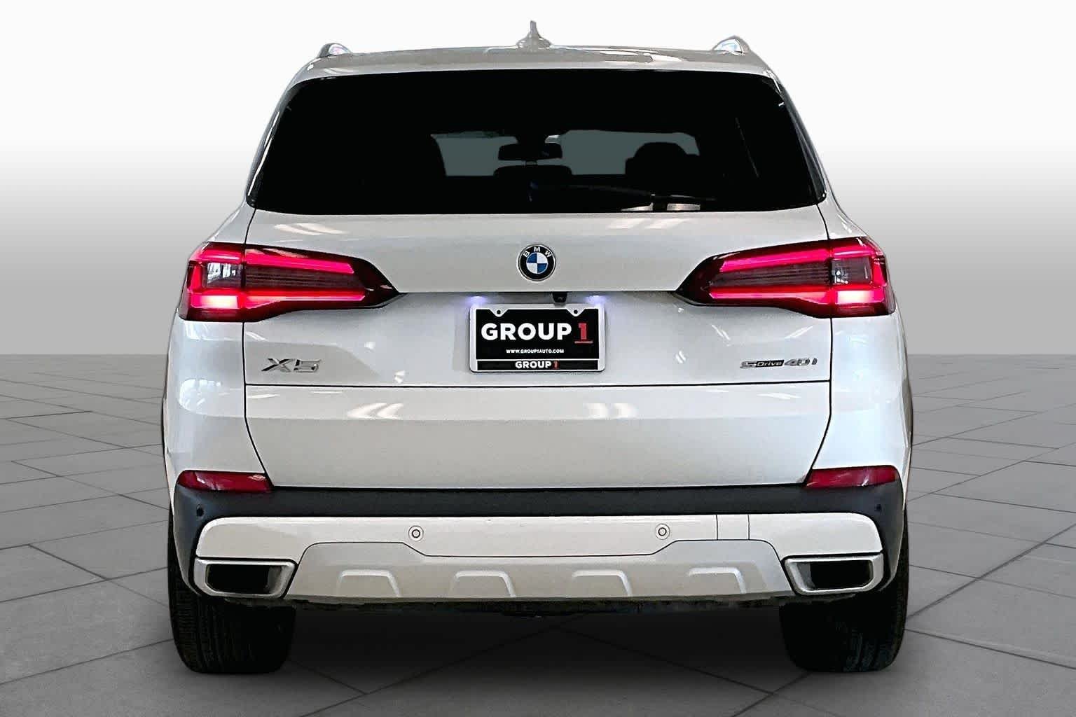 Used 2023 Mineral White Metallic BMW sDrive40i image 4