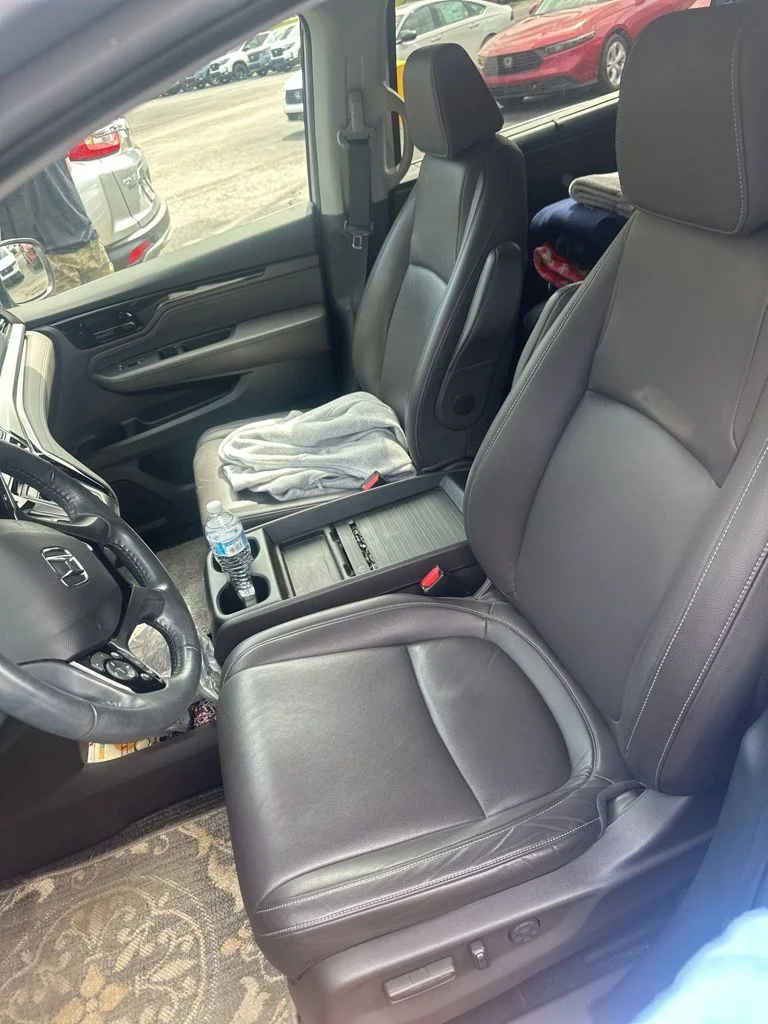 Used 2023 Silver Honda Touring image 3