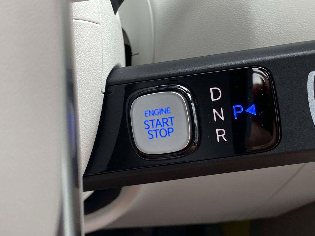 New 2026 White Hyundai Blue SEL Premium 8P image 47