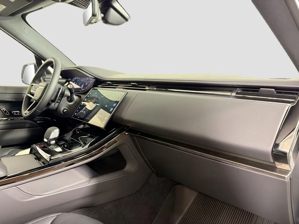 New 2026 Fuji White Land Rover Dynamic SE image 31
