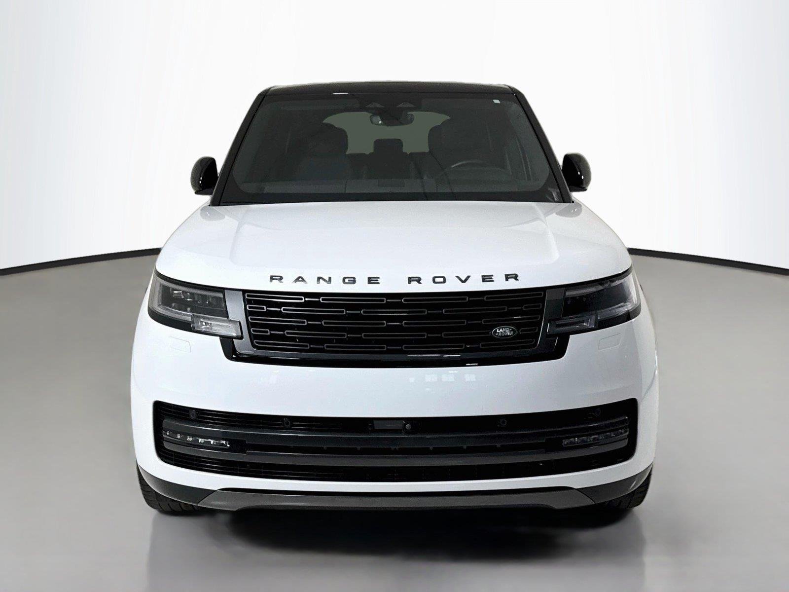 Used 2024 Fuji White Land Rover SE | Blackout Pkg | 360 Camera | Heated/Vented Seats image 11