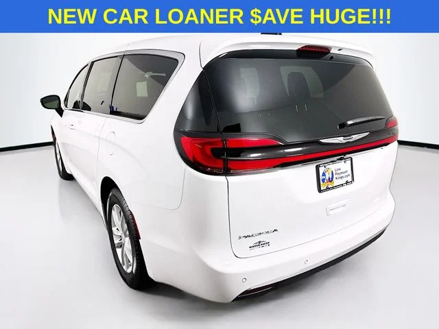 New 2026 Bright White Clear-Coat Exterior Paint Chrysler Select image 5