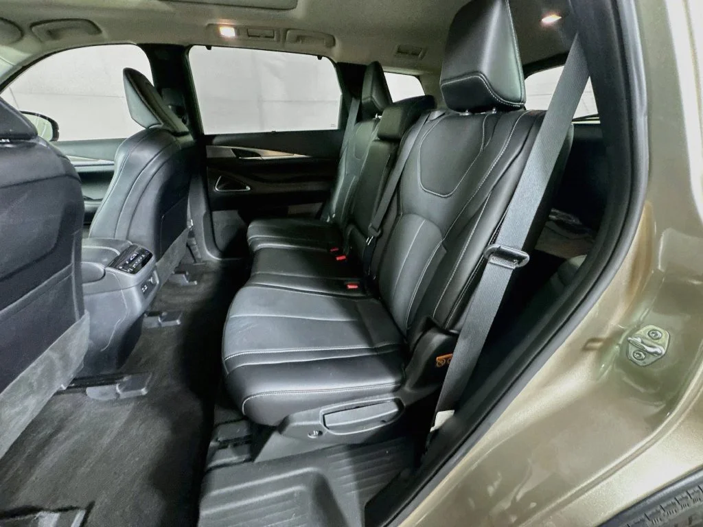 Certified Used 2024 Silver INFINITI LUXE image 33