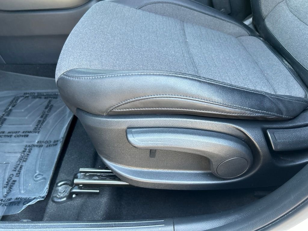 Used 2021 White Kia S image 18