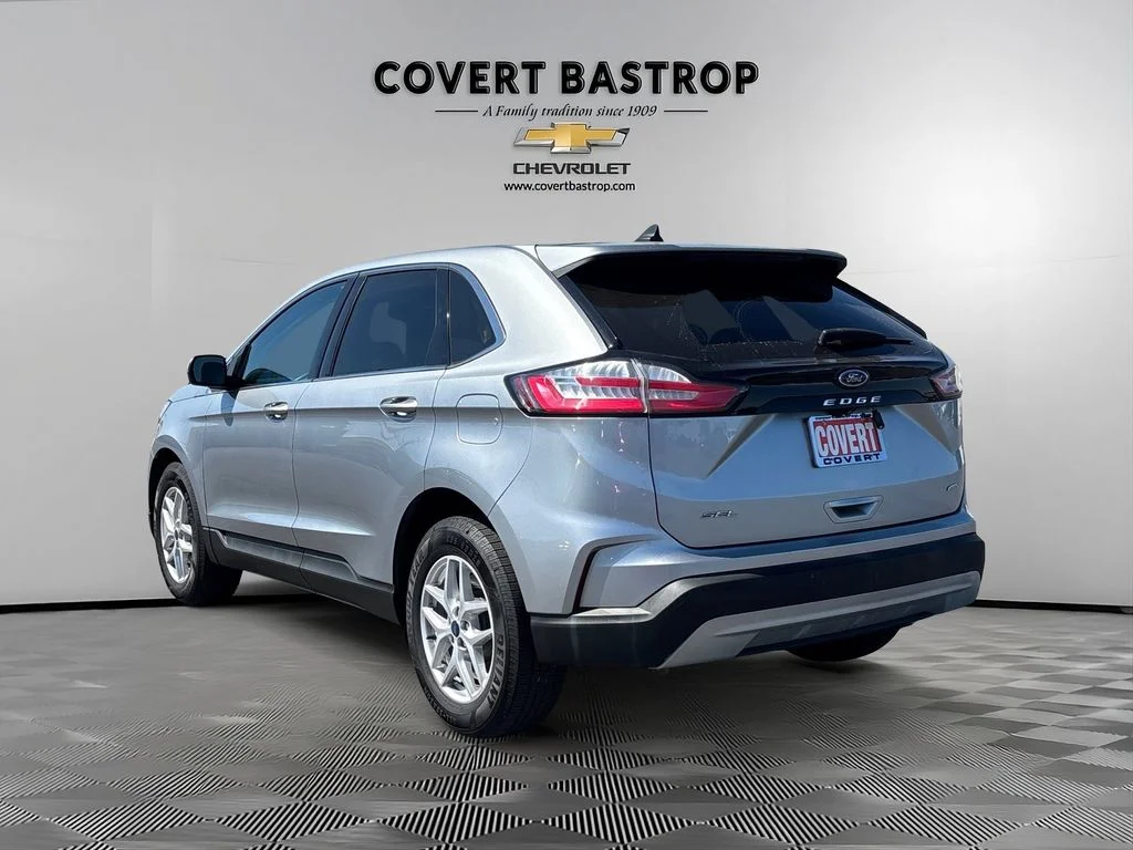 Used 2022 Silver Ford SEL image 4