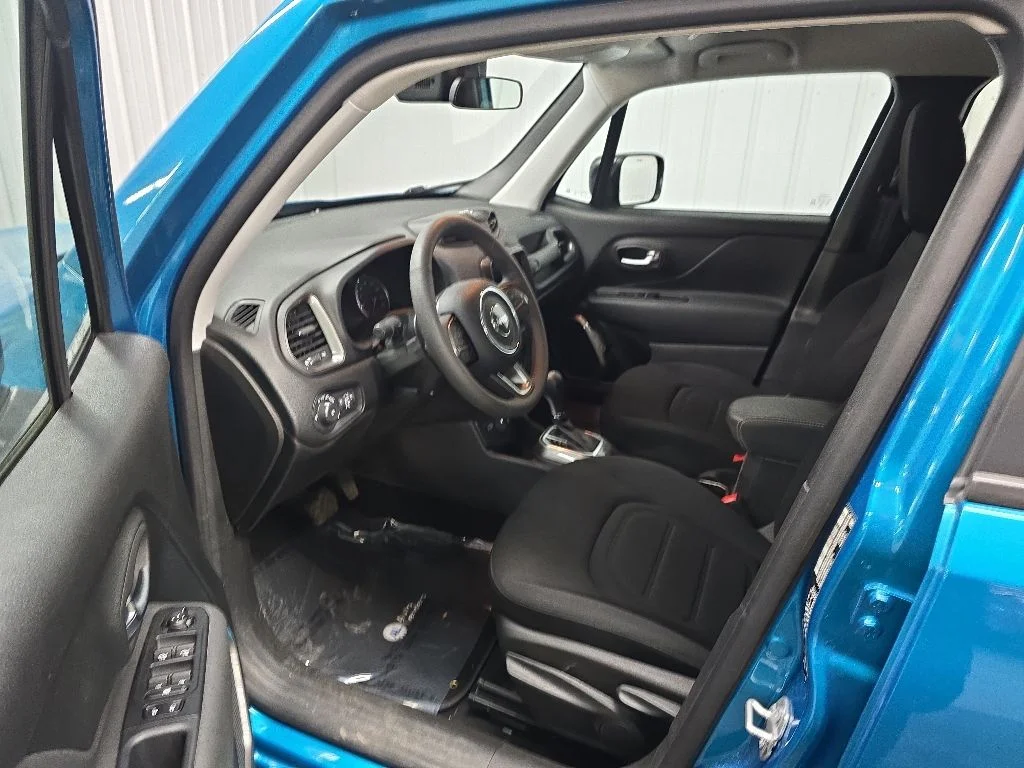 Used 2022 Teal Jeep Latitude image 29