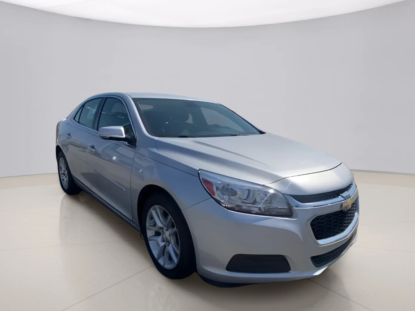 Used 2015 Silver Chevrolet 1LT image 3