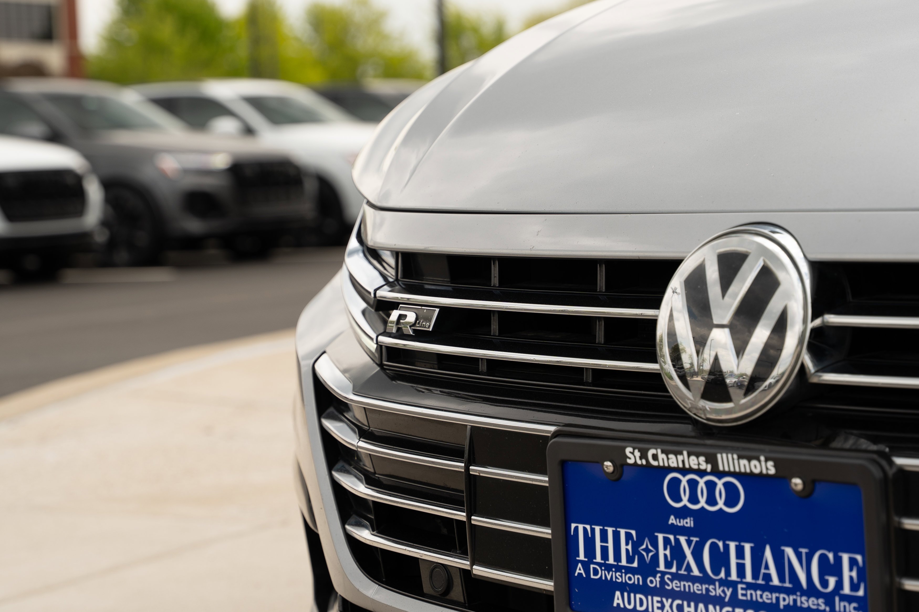 Used 2019 Pyrite Silver Metallic Volkswagen SEL Premium R-Line image 37