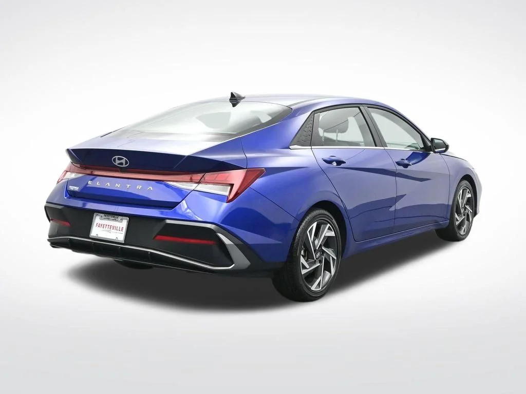 Used 2025 Blue Hyundai SEL Convenience image 5