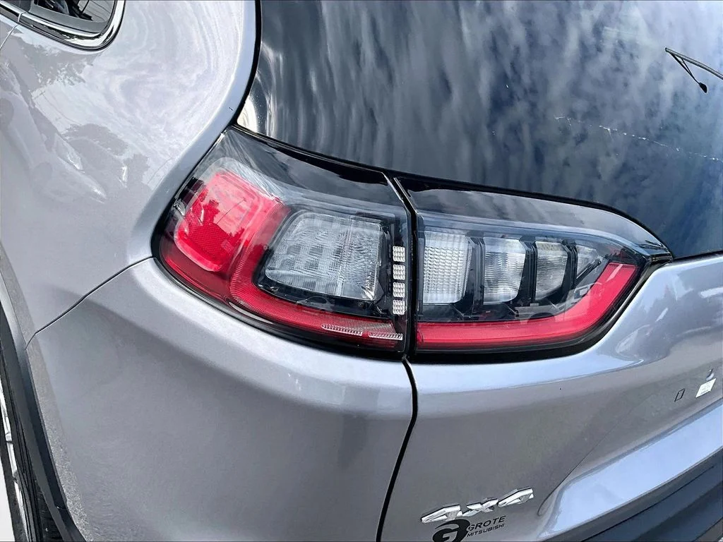 Used 2021 Silver Jeep Latitude Plus image 31