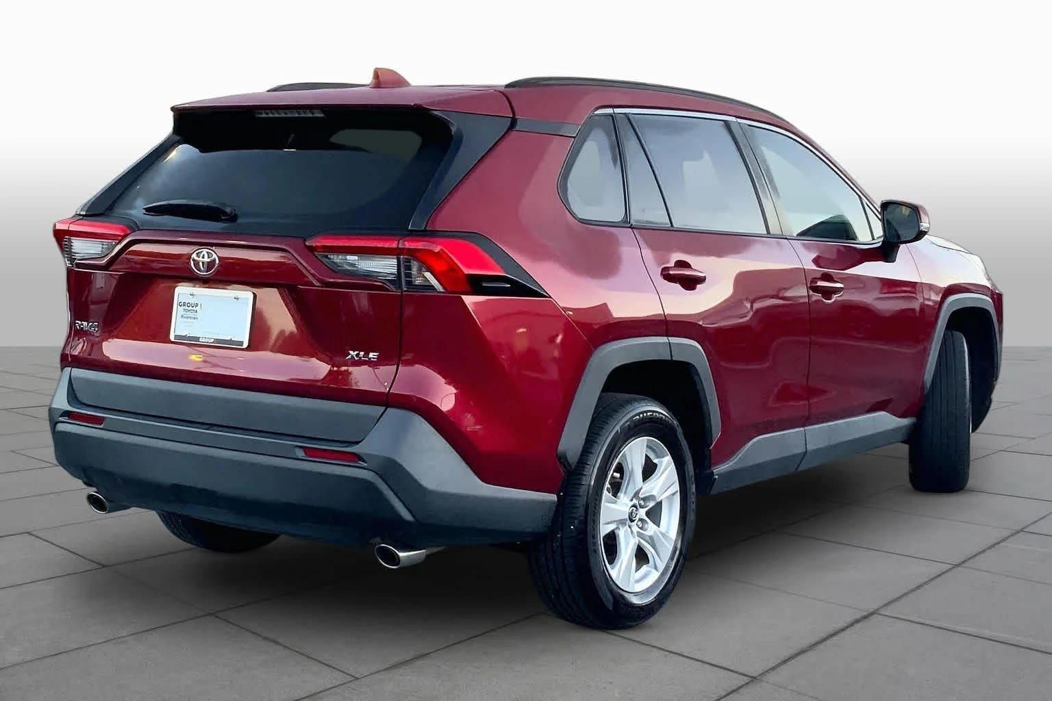 Used 2021 Ruby Flare Pearl Toyota XLE image 12