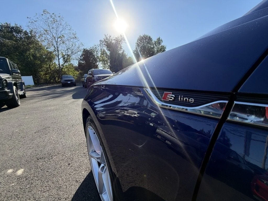 Used 2019 Navarra Blue Metallic Audi  image 7