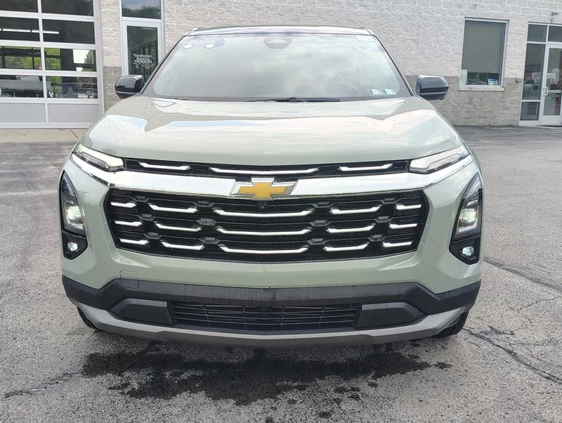 Used 2025 Green Chevrolet LT image 3