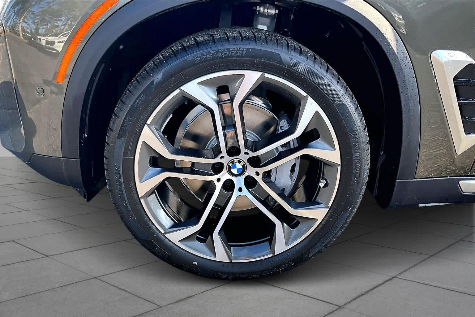 New 2026 Manhattan Green Metallic BMW xDrive40i image 11
