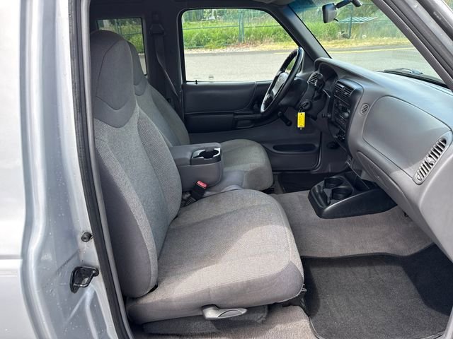 Used 2002 Silver Frost Clearcoat Metallic Ford XLT image 9