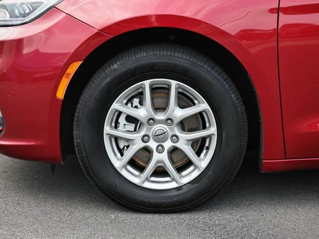 Used 2025 Red Hot Pearlcoat Chrysler Select image 5