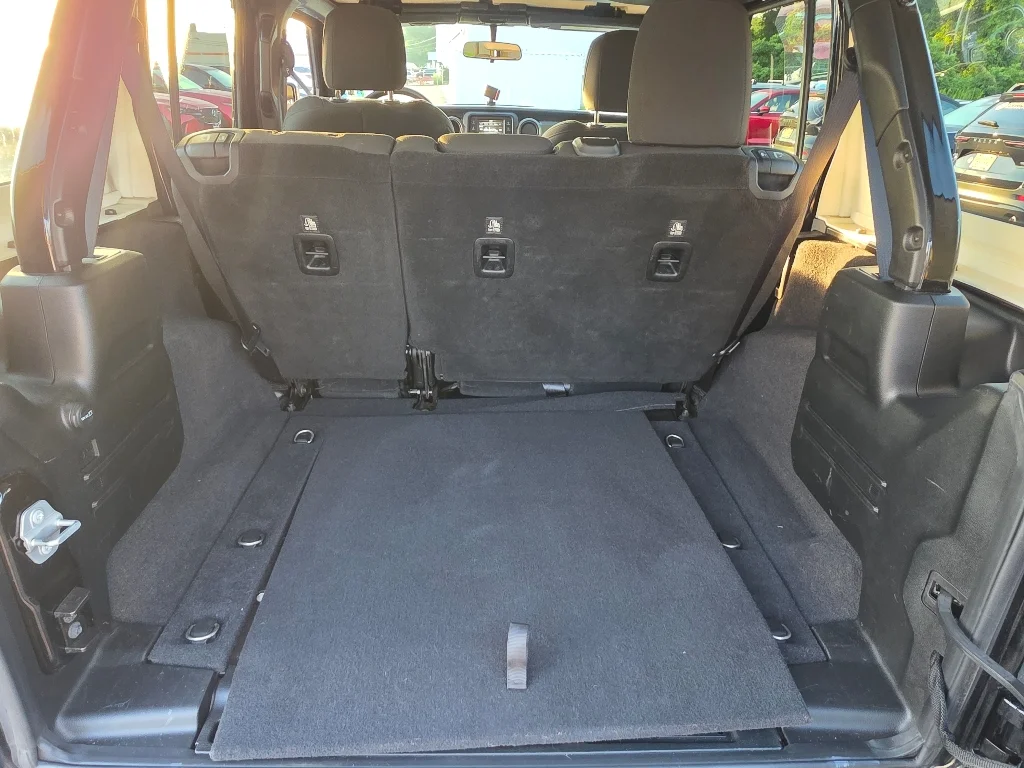 Used 2018 Black Clear Coat Jeep Unlimited Sport S image 4