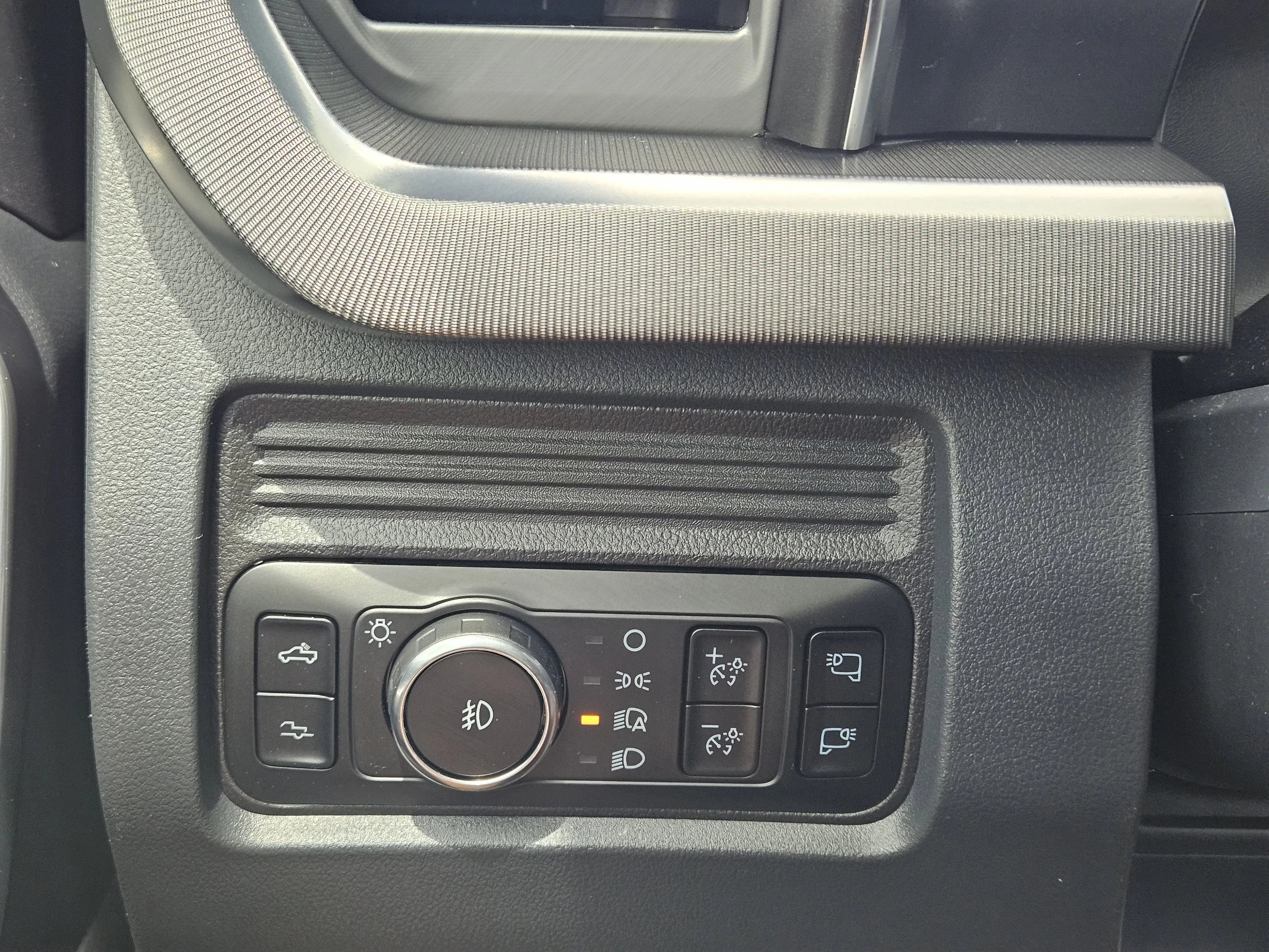 Used 2025  Ford Platinum image 23