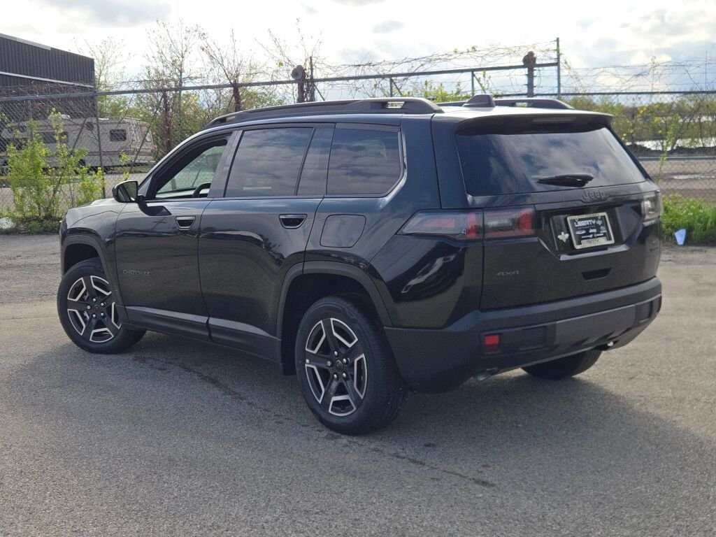 New 2026 Diamond Black Crystal Pearl-Coat Exterior Paint Jeep Laredo image 14