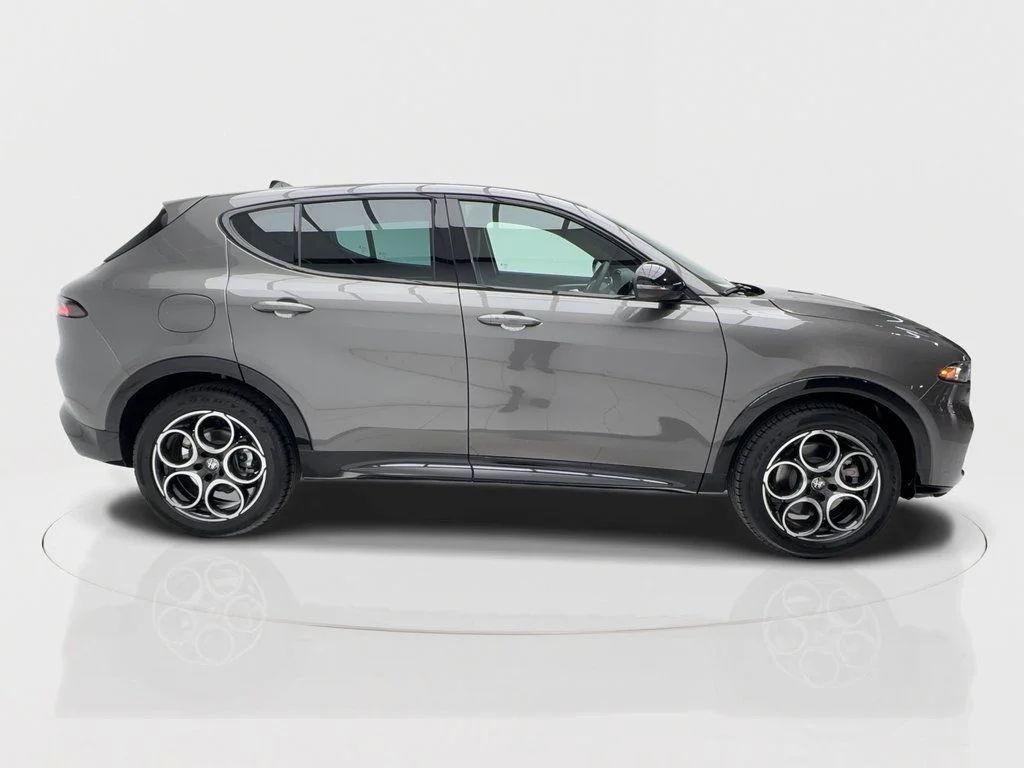 New 2025 Silver Alfa Romeo Base image 7
