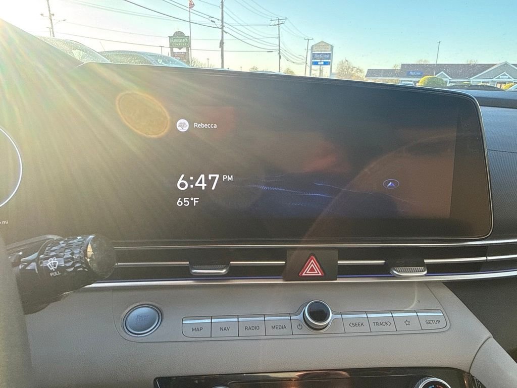 2021 Hyundai Elantra Limited - Photo 16