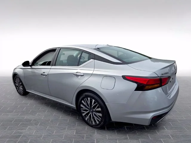 Used 2023 Silver Nissan 2.5 SV image 5
